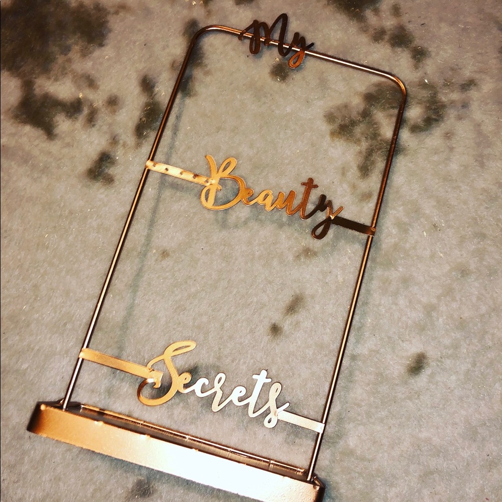 1’ Tall Jewelry/Beauty Gold Finish Stand - Picture 1 of 2